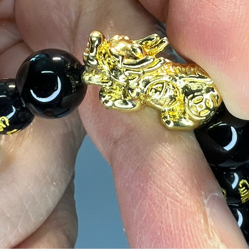 Obsidian with wealth keeping Pixiu 10mm